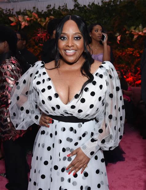 Sherri Shepherd reveals she got breast reduction before kicking。